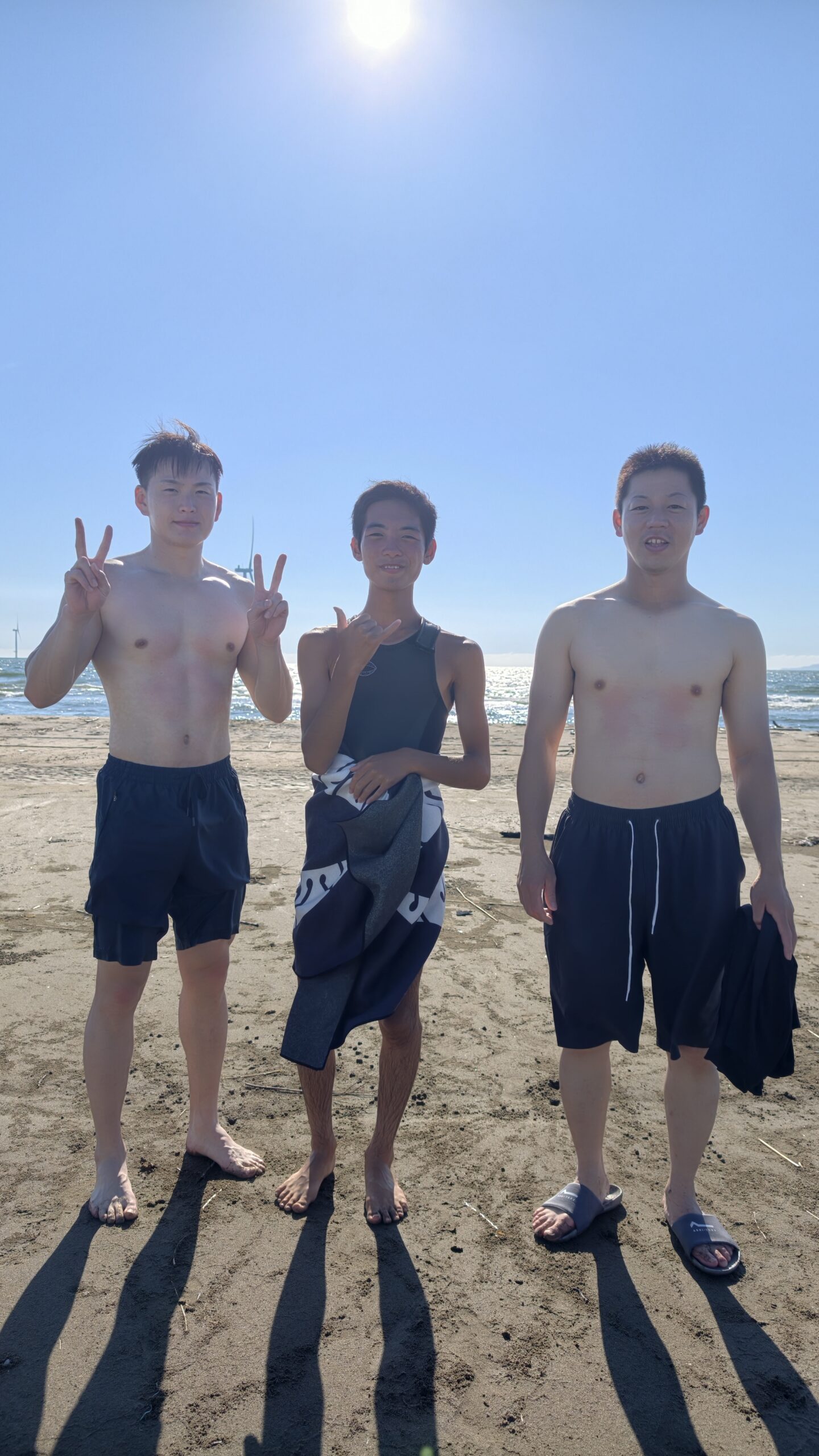 サーフィン完全未経験から2人揃って初ライド！夏の海でサーフィンデビュー
